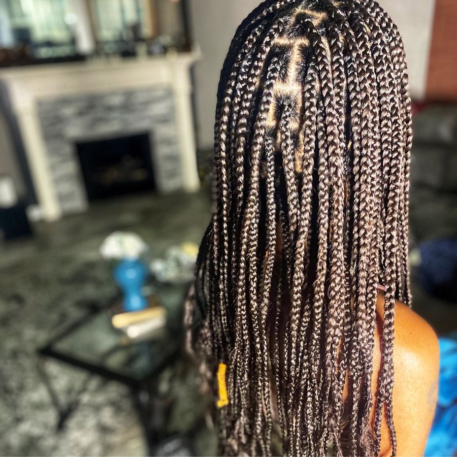 Medium Knotless Beauti Braids